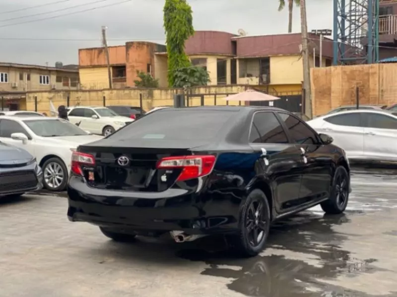 Toyota Camry   - 2012