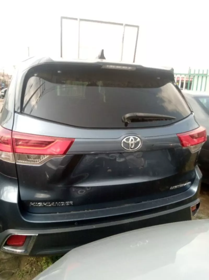 Toyota Highlander   - 2018