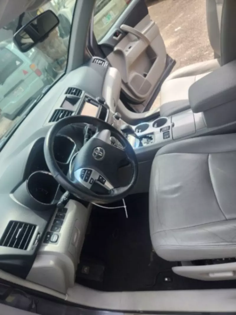 Toyota Highlander   - 2013