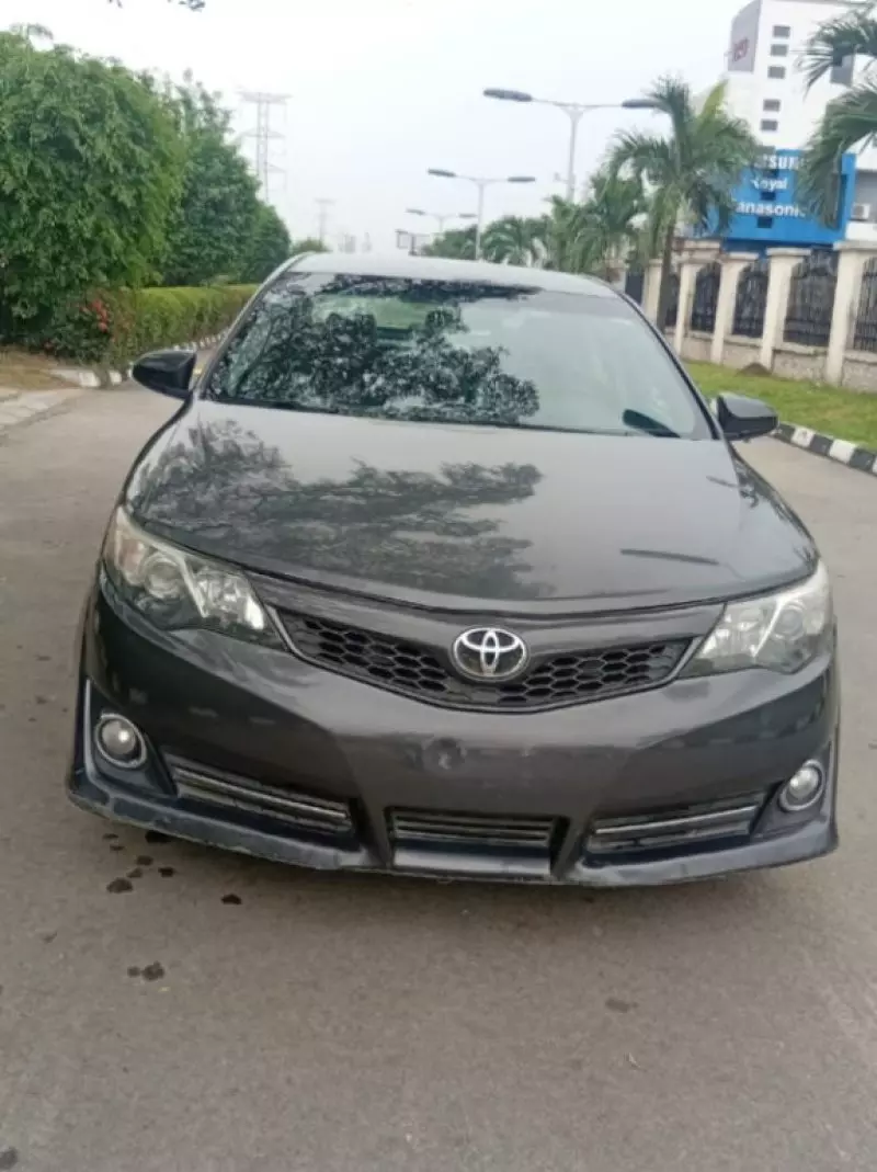 Toyota Camry   - 2012