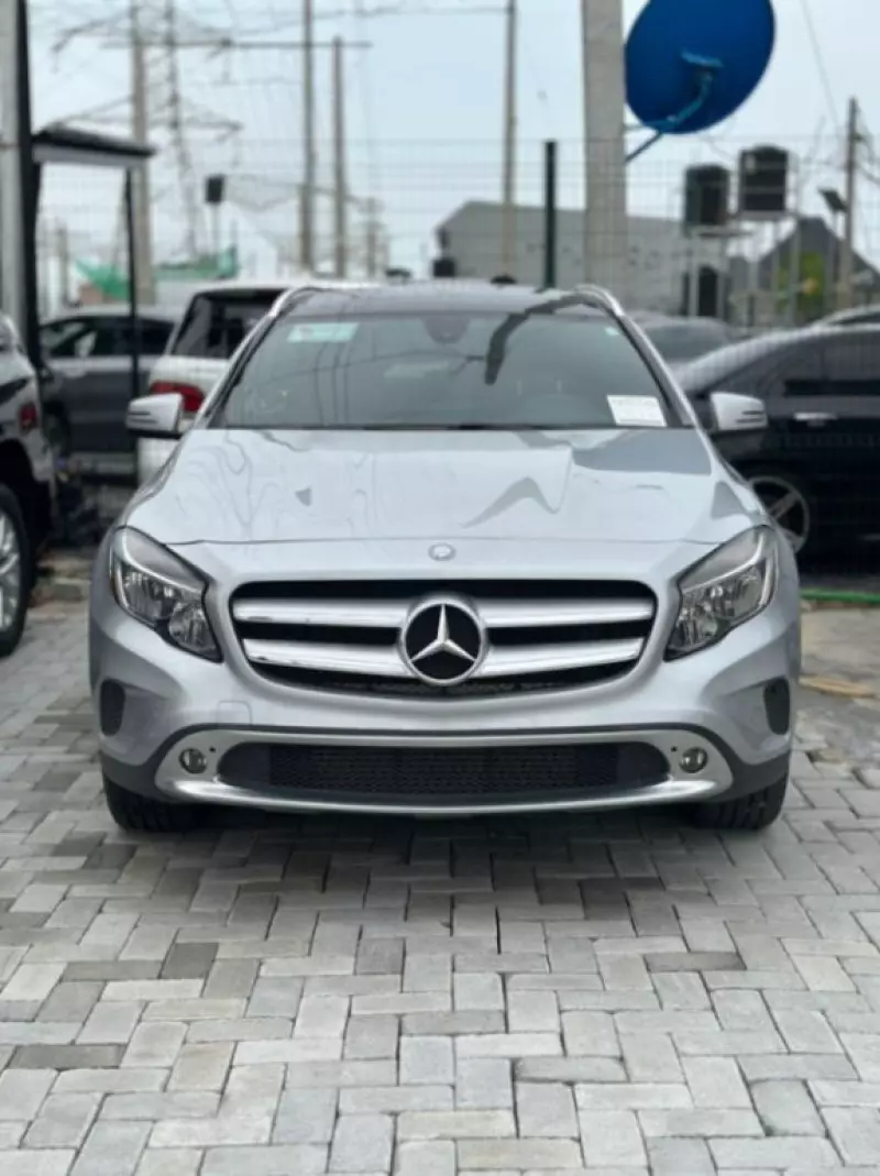 Mercedes-Benz GLA 250 - 2016