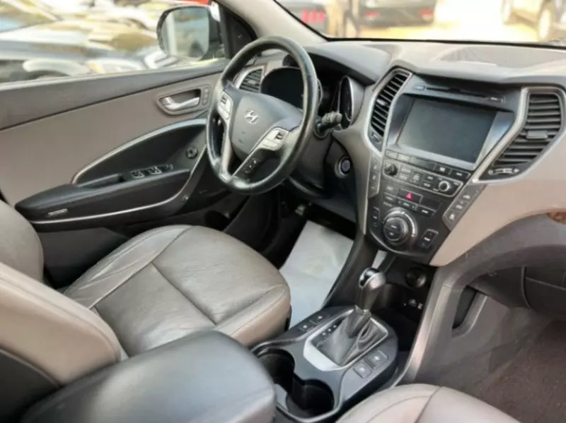Hyundai Santa FE   - 2017