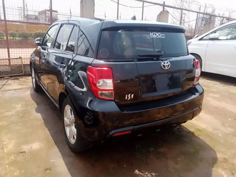 Toyota Ist    - 2012
