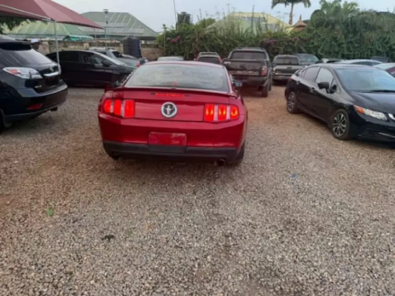 Ford Mustang   - 2011