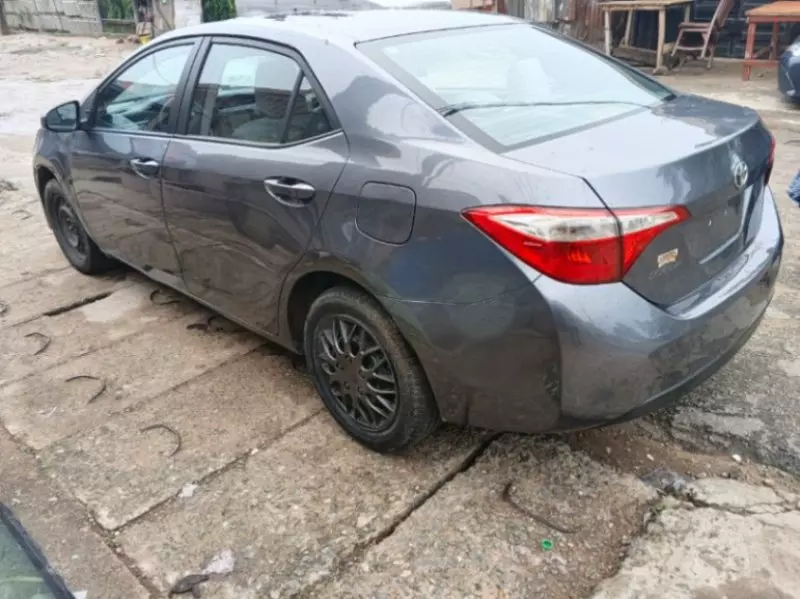 TOYOTA Corolla - 2015