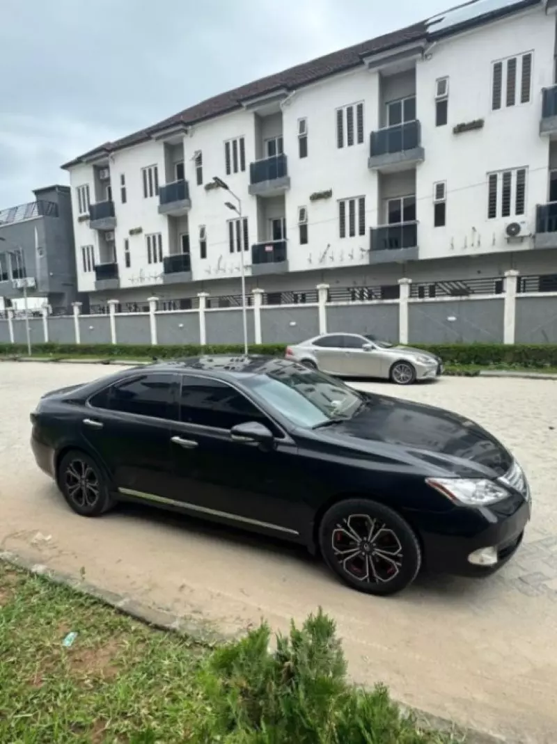 Lexus ES   - 2010
