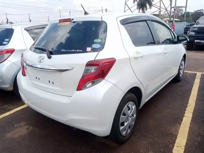 Toyota Vitz   - 2016