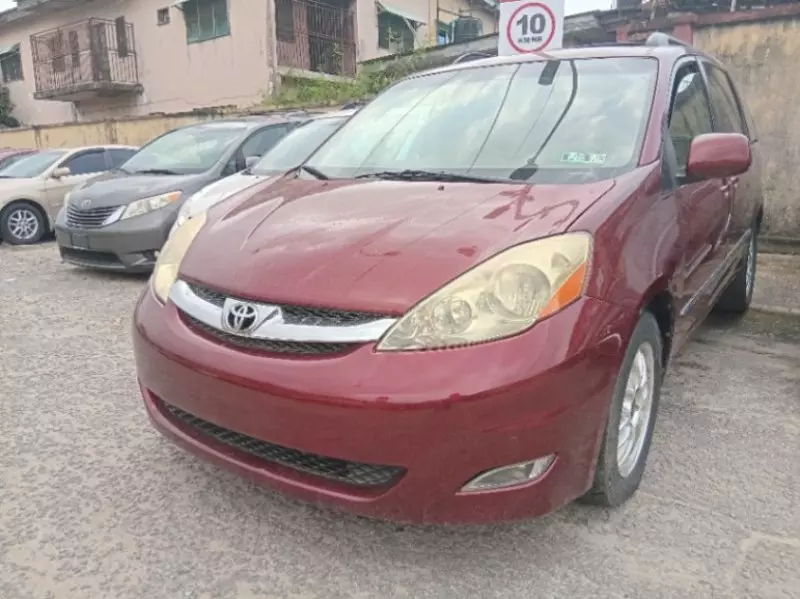 Toyota Sienna   - 2009