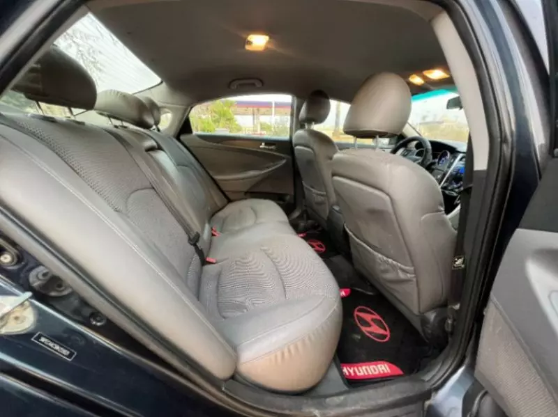 Hyundai Sonata   - 2011