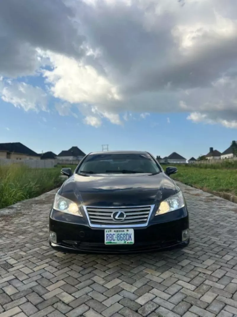 Lexus ES   - 2010