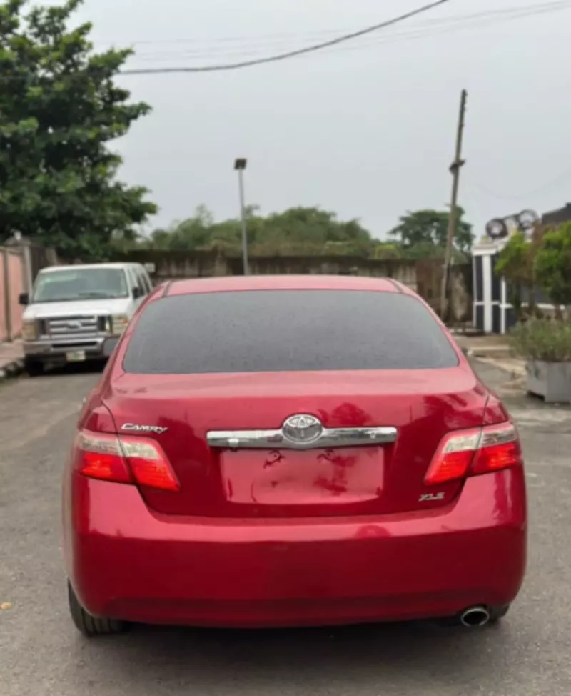 Toyota Camry   - 2009