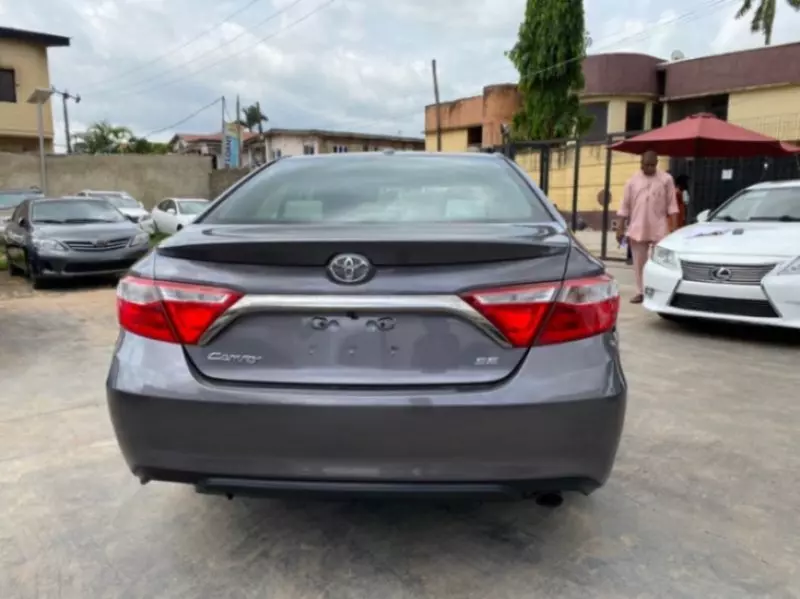 Toyota Camry - 2016