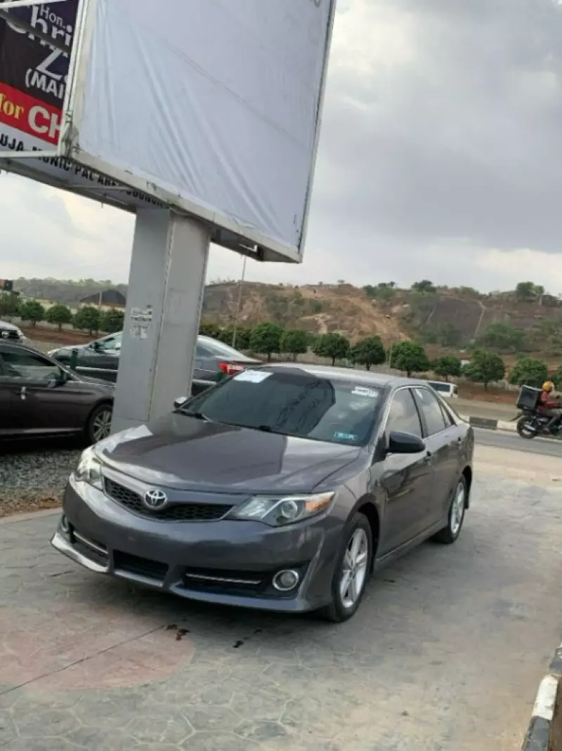 Toyota Camry   - 2014