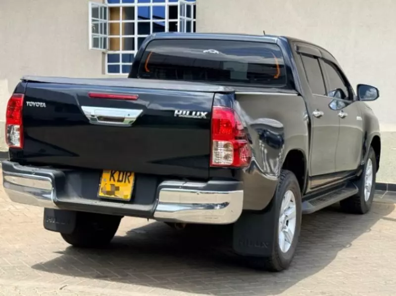 Toyota Hilux    - 2018
