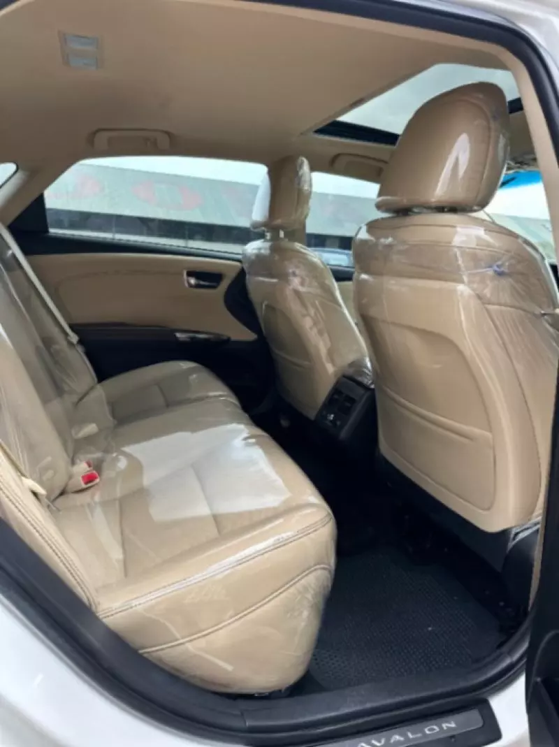 Toyota Avalon   - 2016
