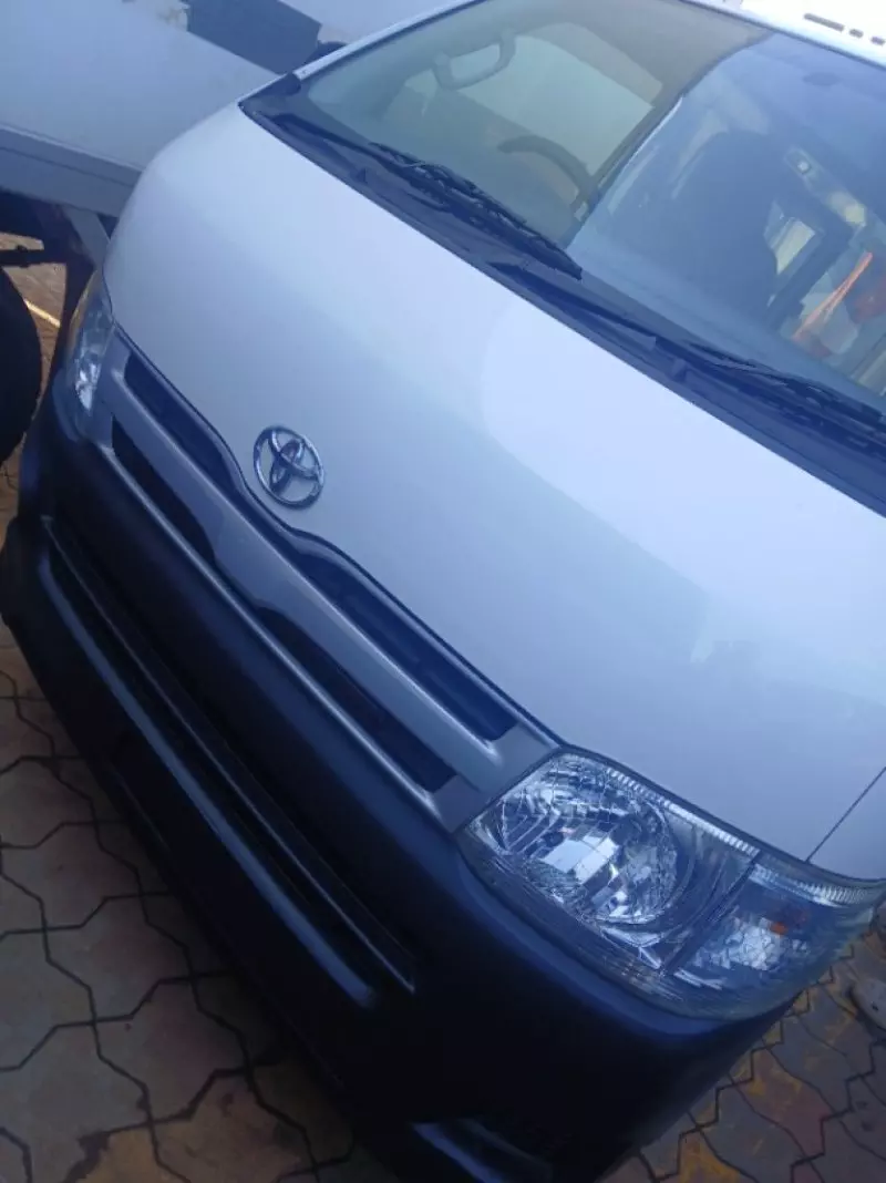 Toyota Hiace   - 2012