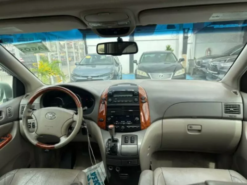 TOYOTA Sienna   - 2007