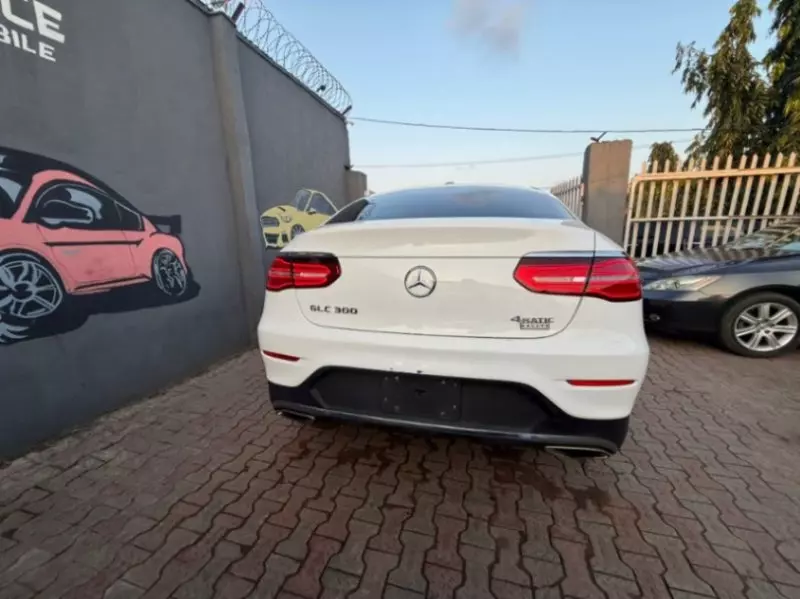 Mercedes-Benz GLC 300   - 2017