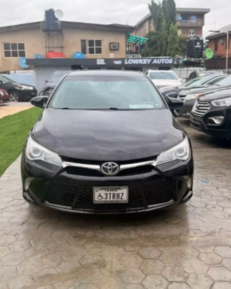 Toyota Camry   - 2016