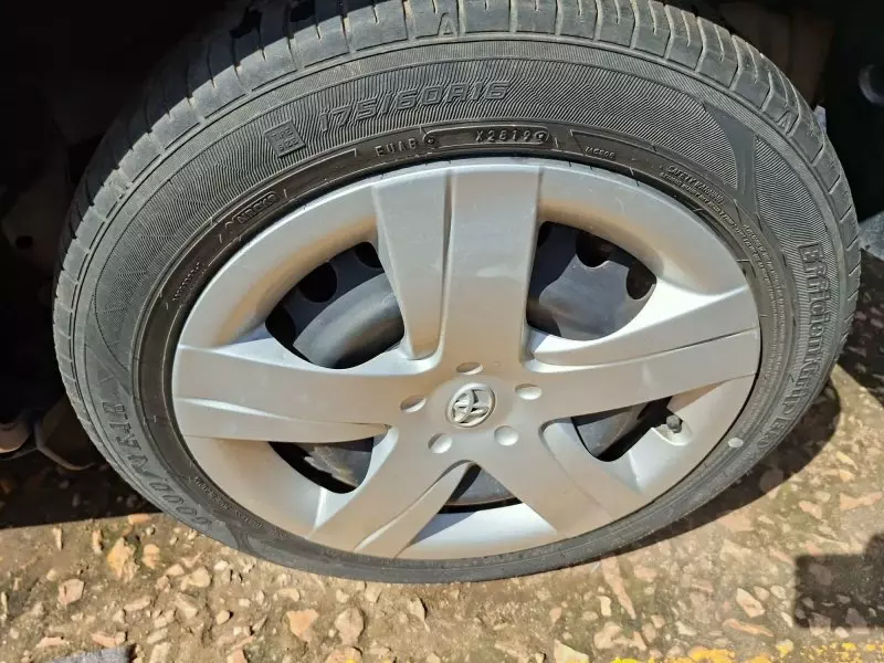 Toyota Ractis   - 2012