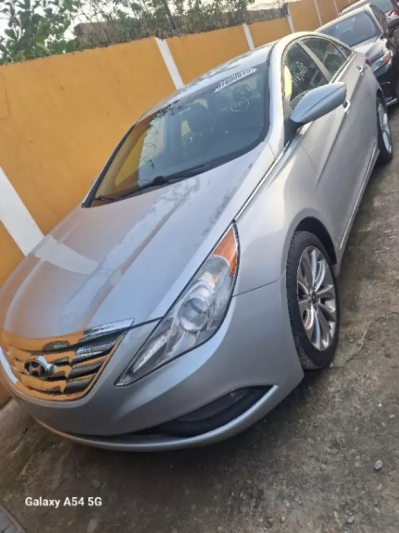 Hyundai Sonata   - 2013