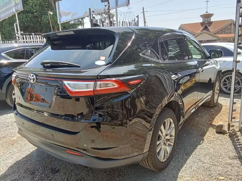 Toyota Harrier   - 2018