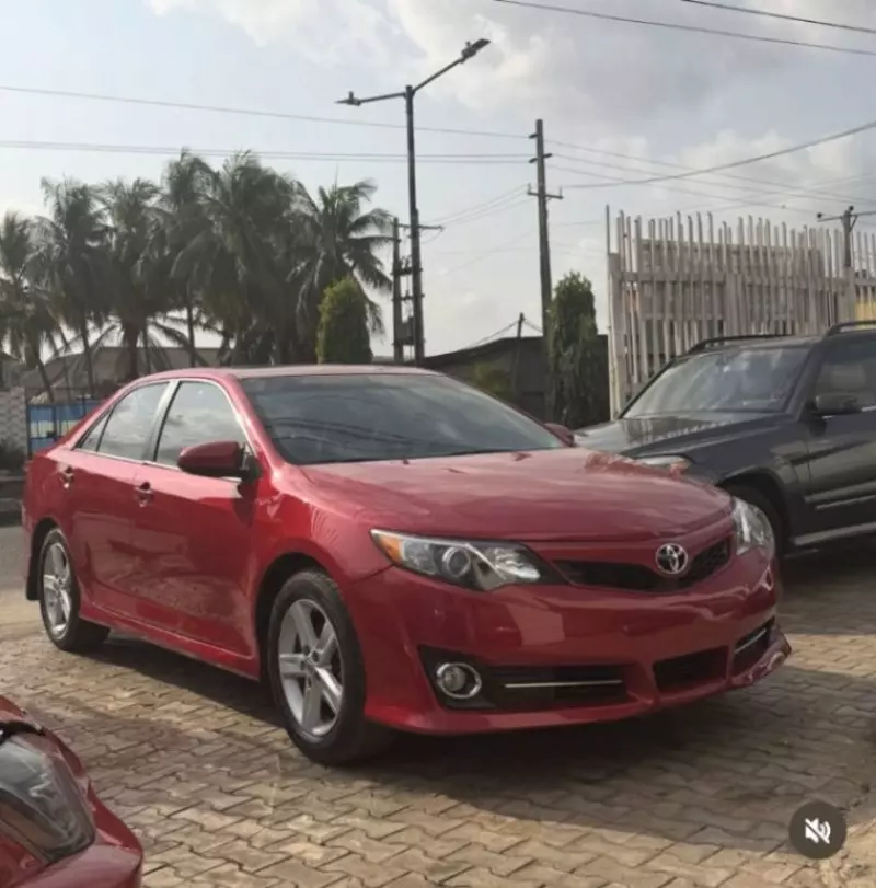 Toyota Camry   - 2014