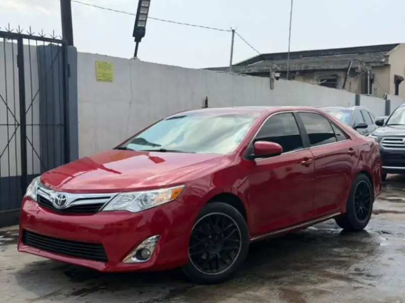TOYOTA Camry - 2012