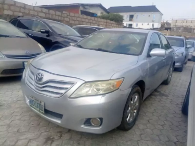 Toyota Camry   - 2011