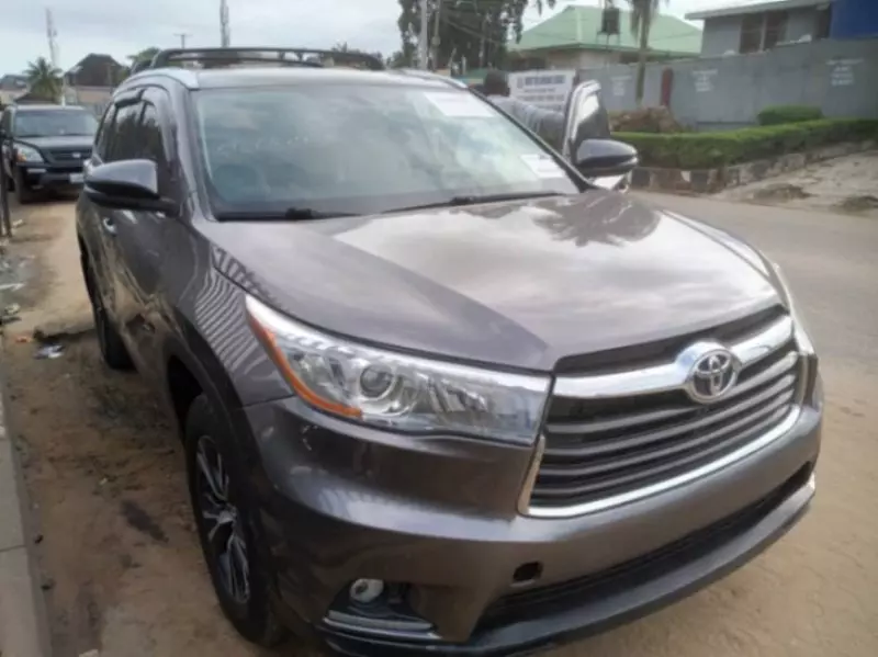 Toyota Highlander   - 2016