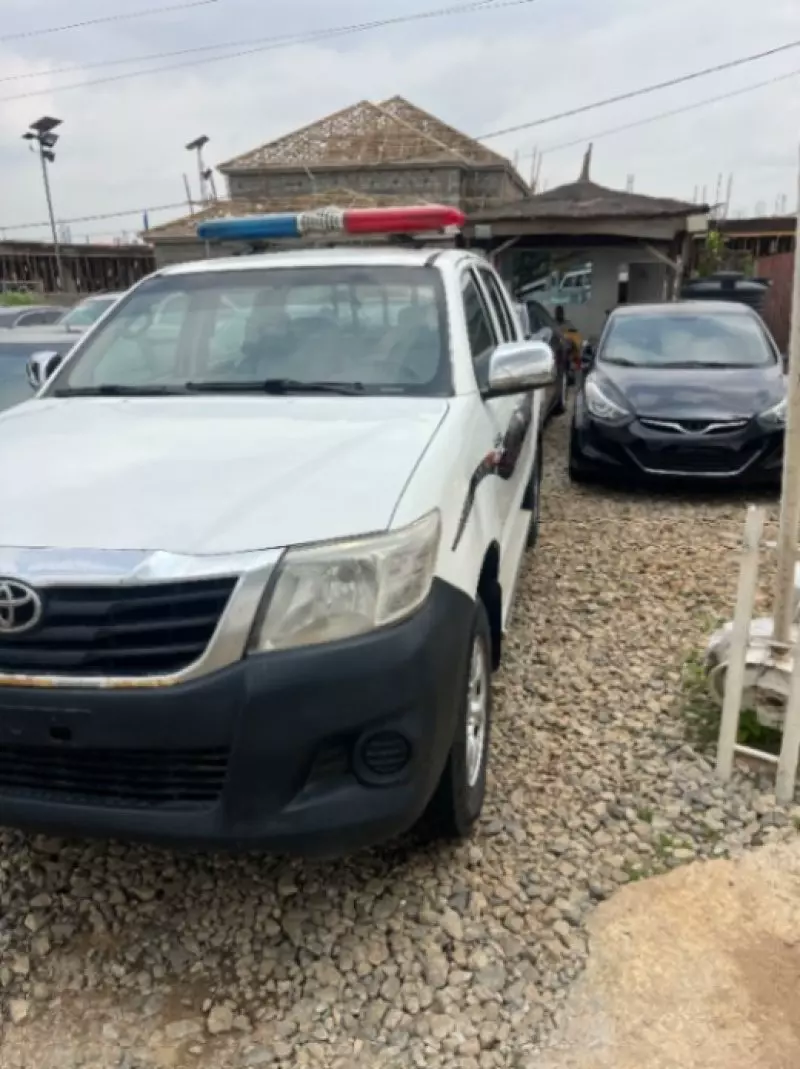 TOYOTA Hilux   - 2013