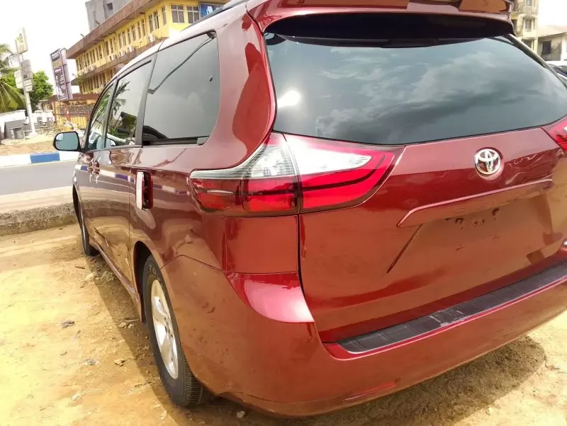 Toyota Sienna   - 2018