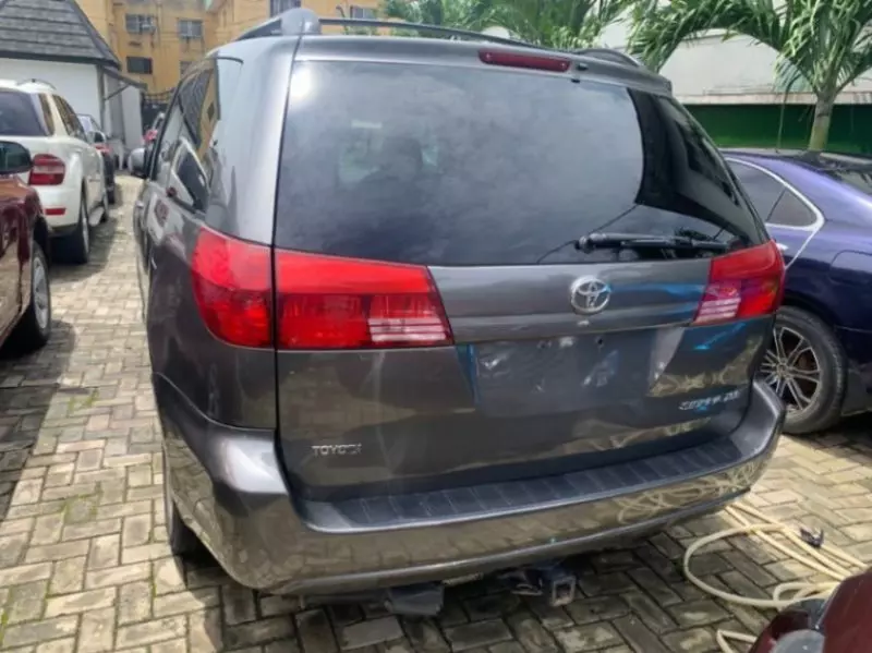 TOYOTA Sienna   - 2005