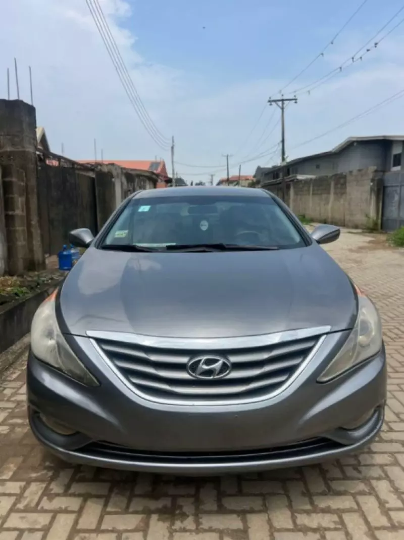 Hyundai Sonata   - 2012