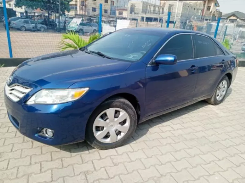 Toyota Camry   - 2011