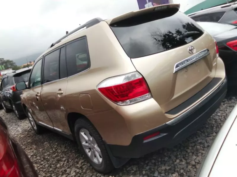 TOYOTA Highlander   - 2011