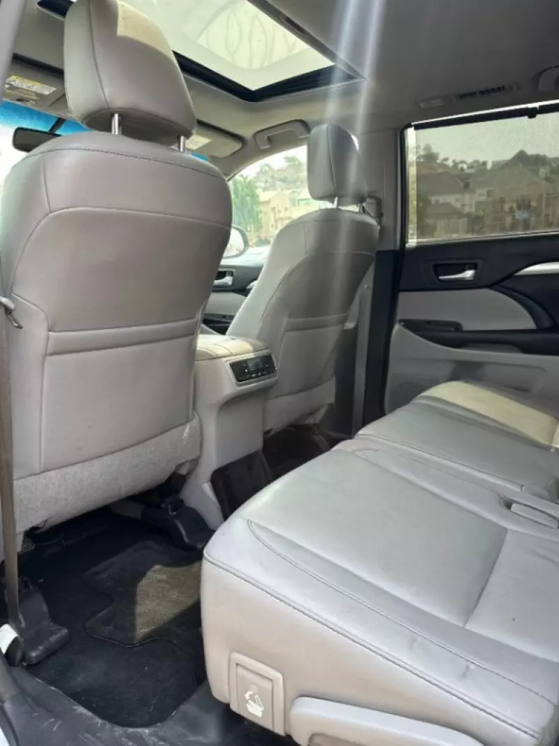 Toyota Highlander   - 2016