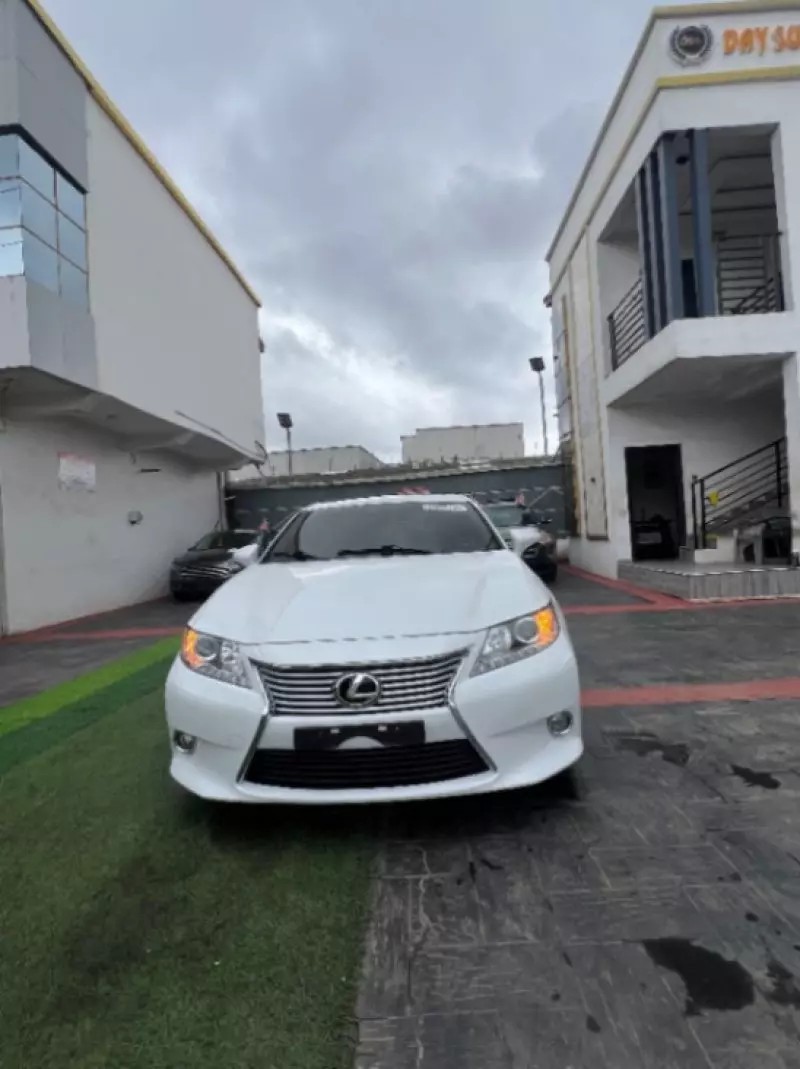 Lexus ES   - 2013