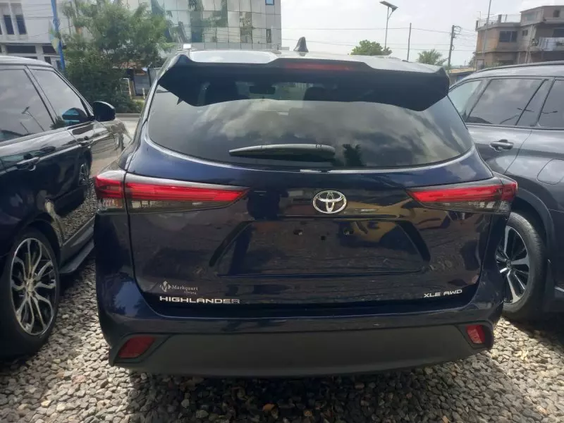 Toyota Highlander   - 2021