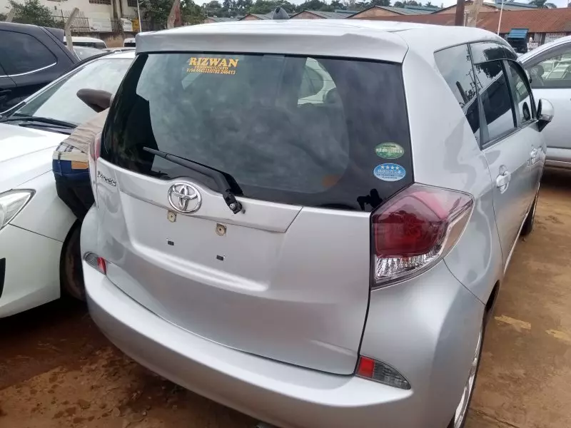 Toyota Ractis   - 2016