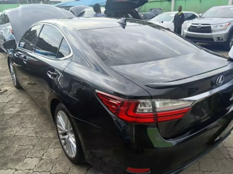 Lexus ES   - 2016