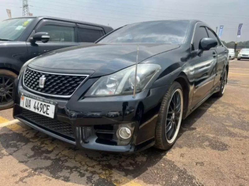Toyota Crown    - 2011