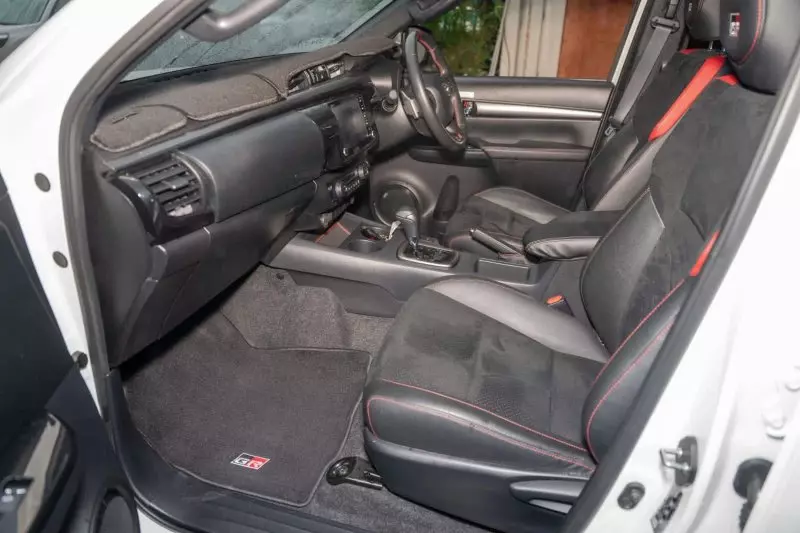TOYOTA Hilux - 2023