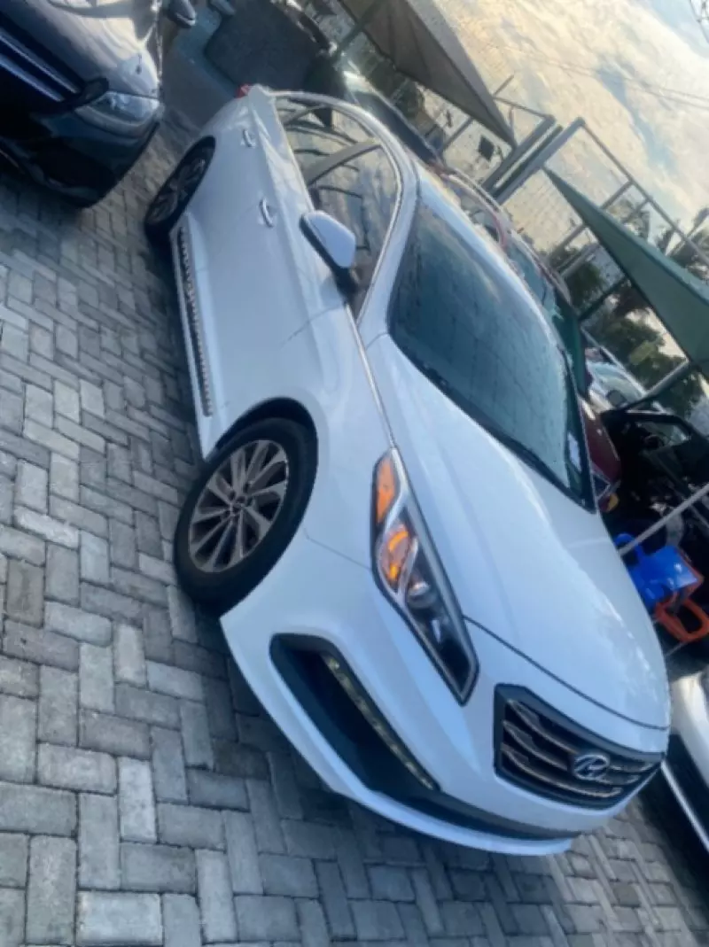 Hyundai Sonata   - 2016