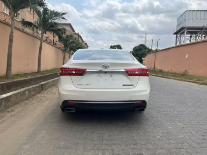 Toyota Avalon   - 2016