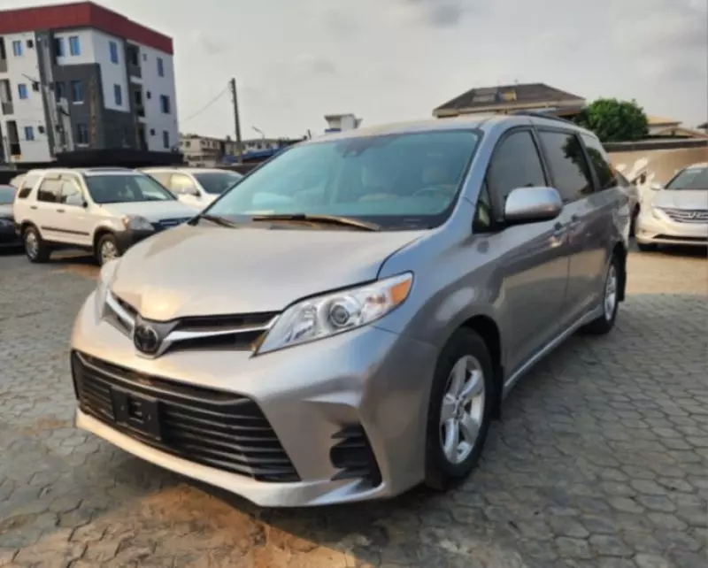 Toyota Sienna   - 2018