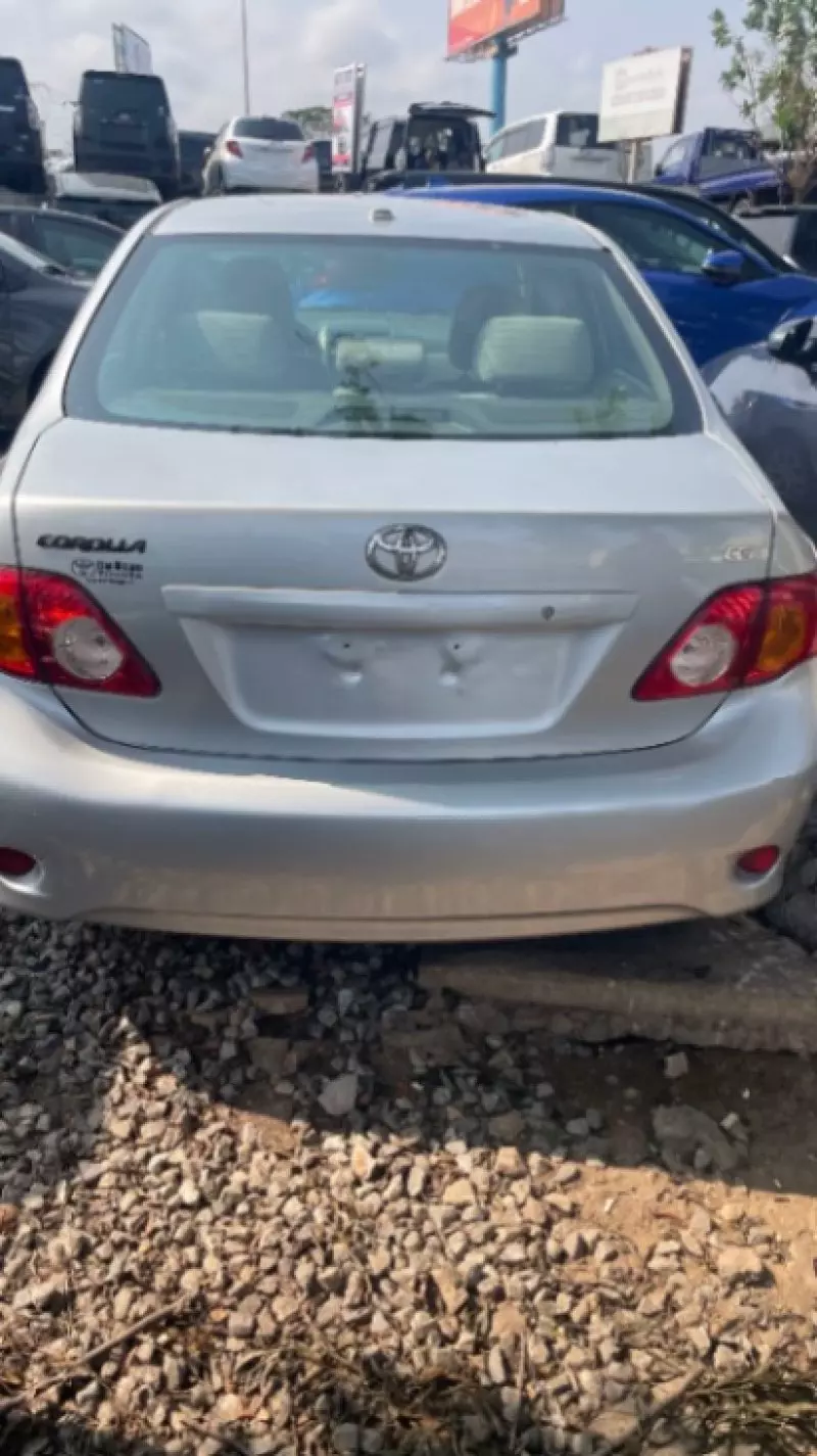 TOYOTA Corolla   - 2010