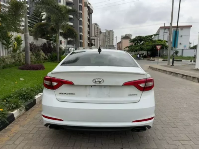 Hyundai Sonata   - 2016