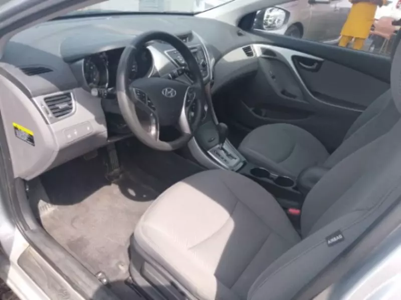 Hyundai Elantra   - 2013