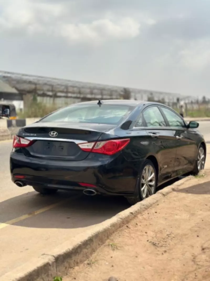 Hyundai Sonata   - 2013